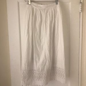 Gap long eyelit detailed skirt